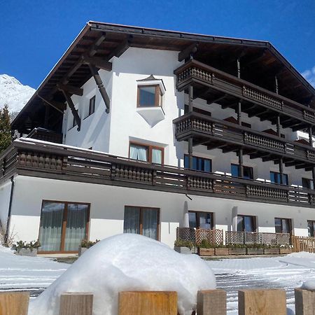 Quality Hosts Arlberg - Afoch Fei - Das Landhaus Sankt Anton am Arlberg Buitenkant foto